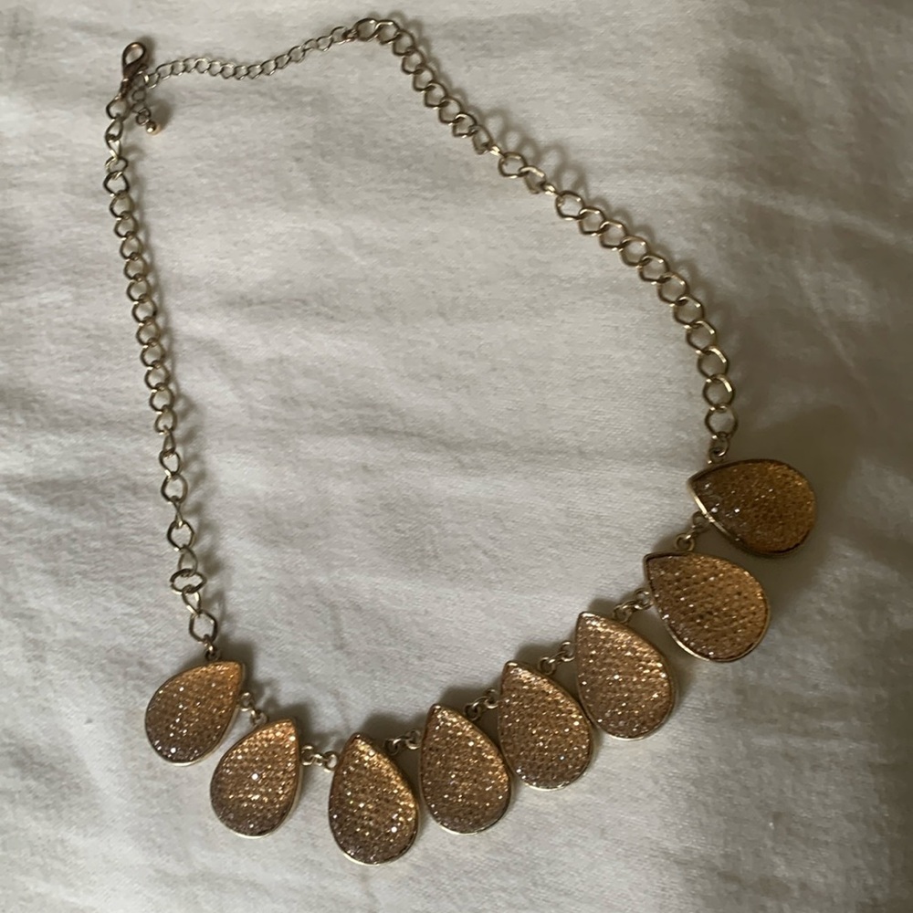 Beautiful Gem Stoned Decorative Necklace.